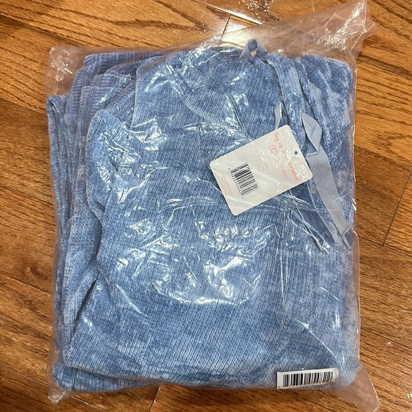 Cozy Women’s Top and Pant Set - Picture 4 of 4